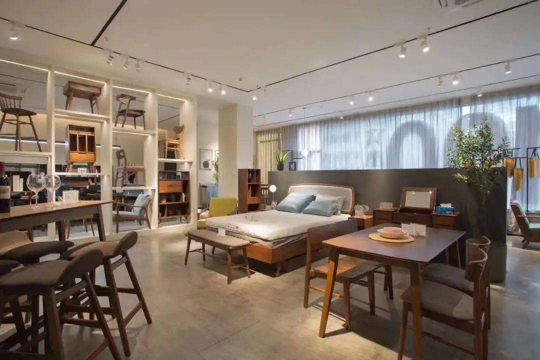 瑞吉欧新开业的工程体验店,现场展现6大套系及全屋整体配套组合家具