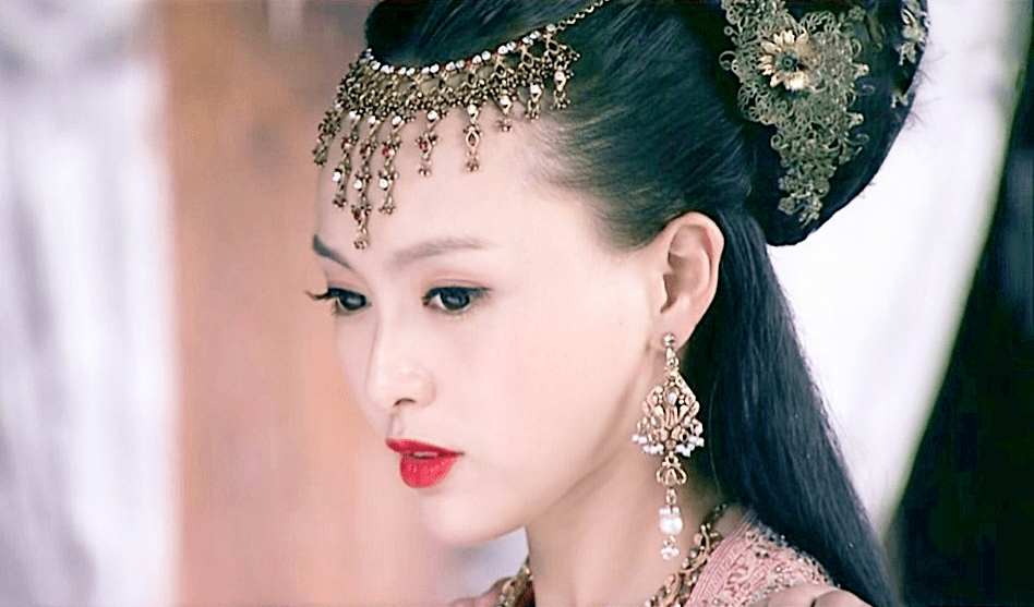 《轩辕剑之天之痕》里的独孤宁珂亦是如此,霸气美艳.