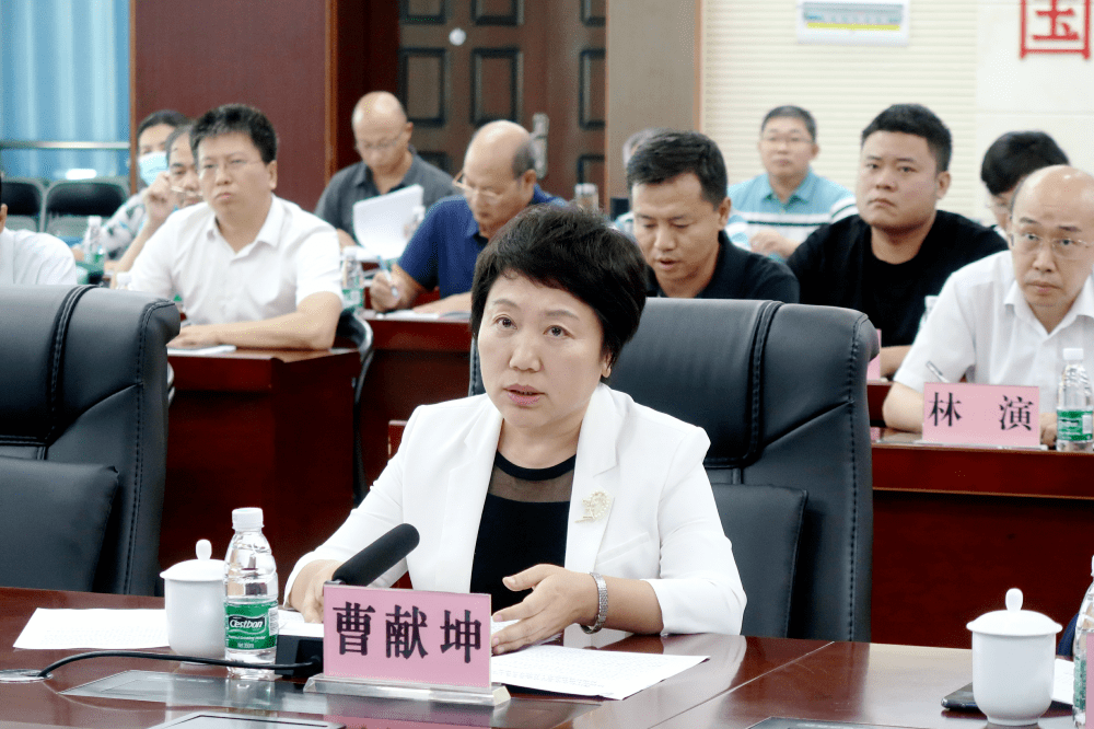 受省政府副省长王路同志委托,省教育厅党委常务副书记,厅长曹献坤同志