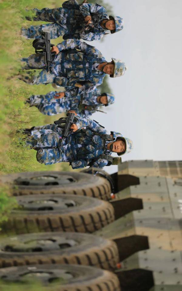 战力爆表海军陆战队轮式步战车纵横驰骋