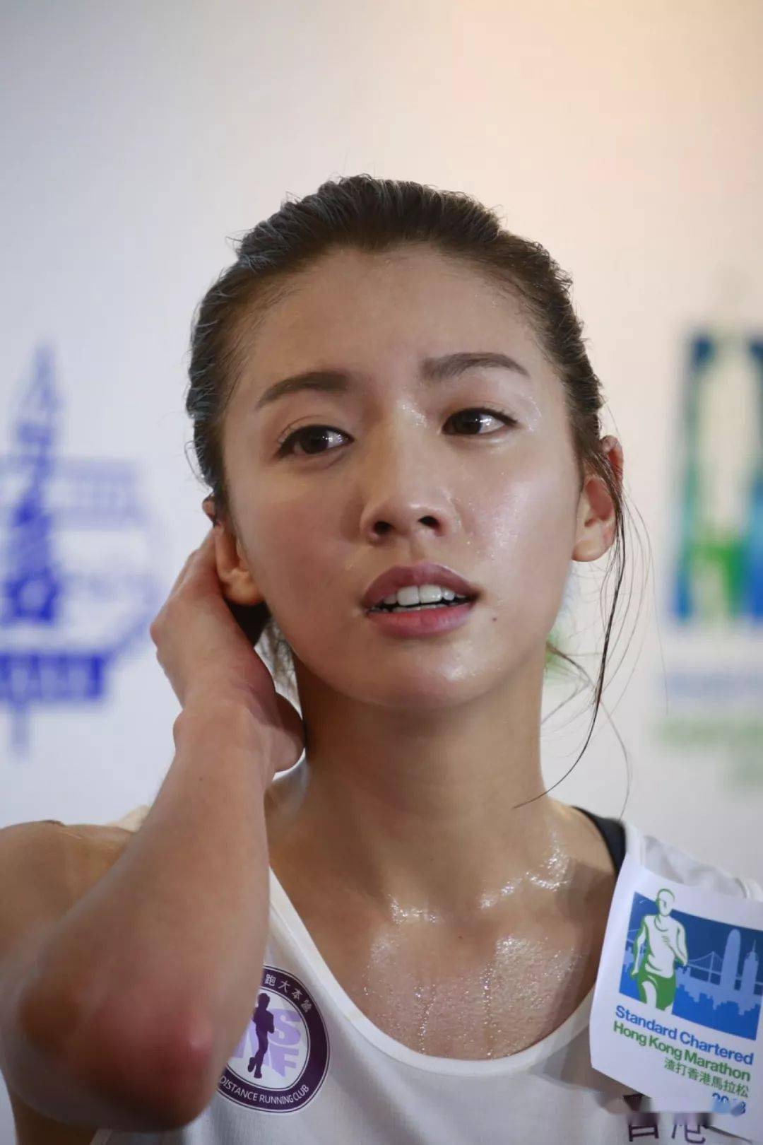 蔡思贝完成赛后,就要赶去做物理治疗,然后准备出席晚上的颁奖礼.