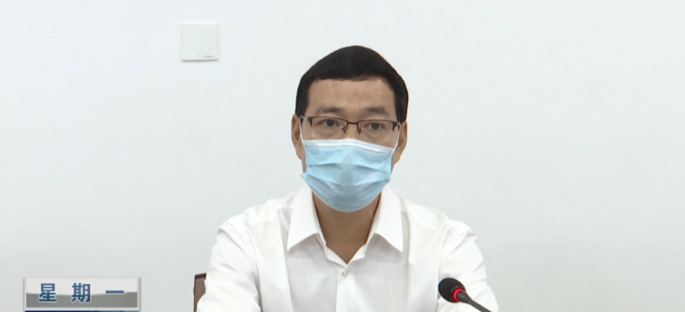 云霄县委书记王金狮主持召开县委理论学习中心组扩大会议