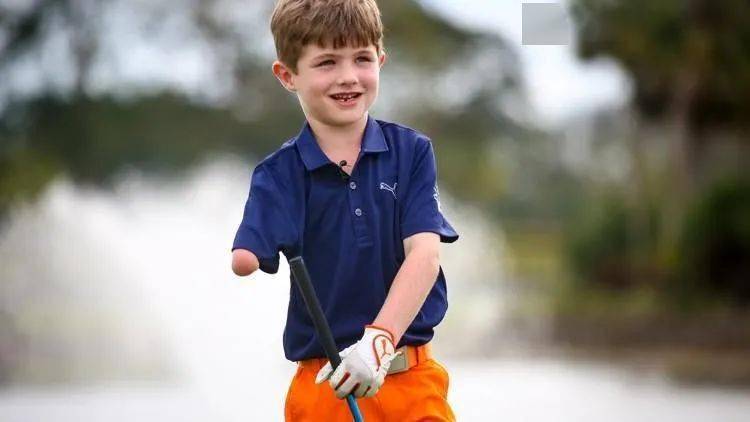 高尔夫独臂神童爸爸妈妈从来没说过我是残疾人