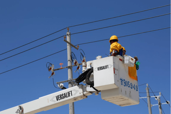 不簡單國網嘉峪關供電公司首次完成帶電作業以後停電將越來越少