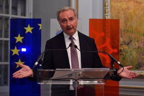 6月28日,法国共和党与共和国前进党联合候选人让-吕克·穆登克在