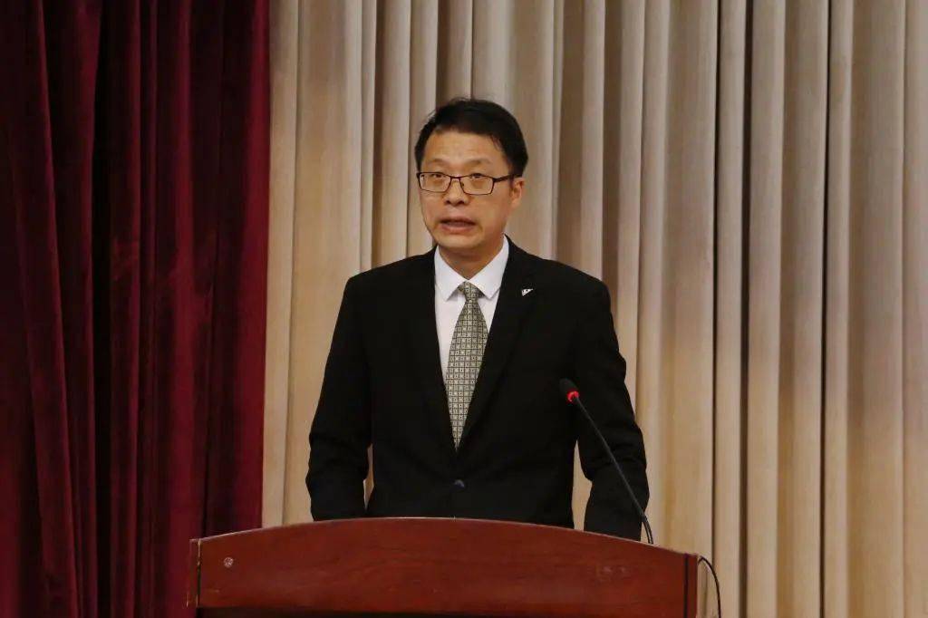 教师代表吴强发言口腔医学院彭笑同学代表本科毕业生发言研究生院叶