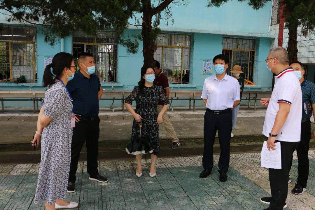 副市长肖生娥督导检查初二复学复课工作