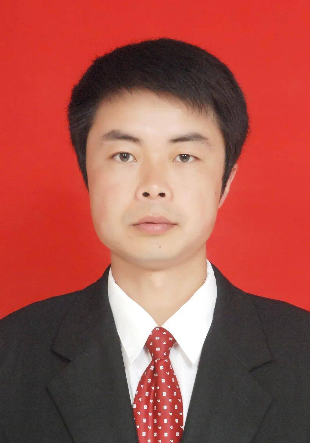 王保辉,男,汉族,1994年8月出生,武都安化人,2014年10月参加工作,中共