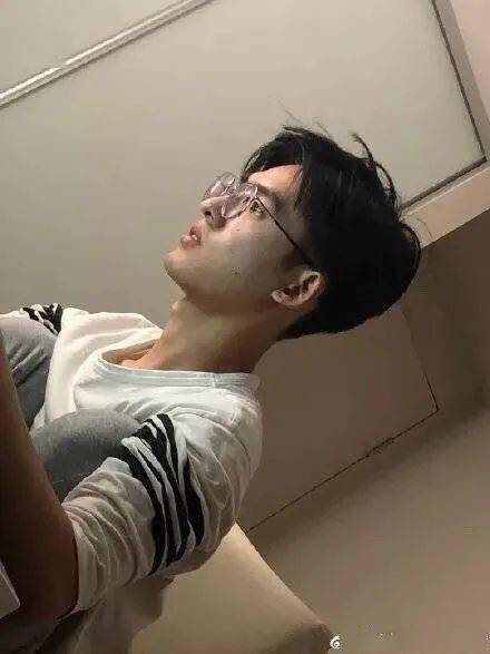 眼镜帅哥合集啊啊啊是眼镜也挡不住的帅气没错了