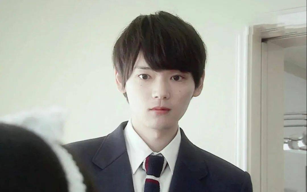 出演过日版《恶作剧之吻》的古川雄辉,7岁便移民加拿大;16岁时,在庆应