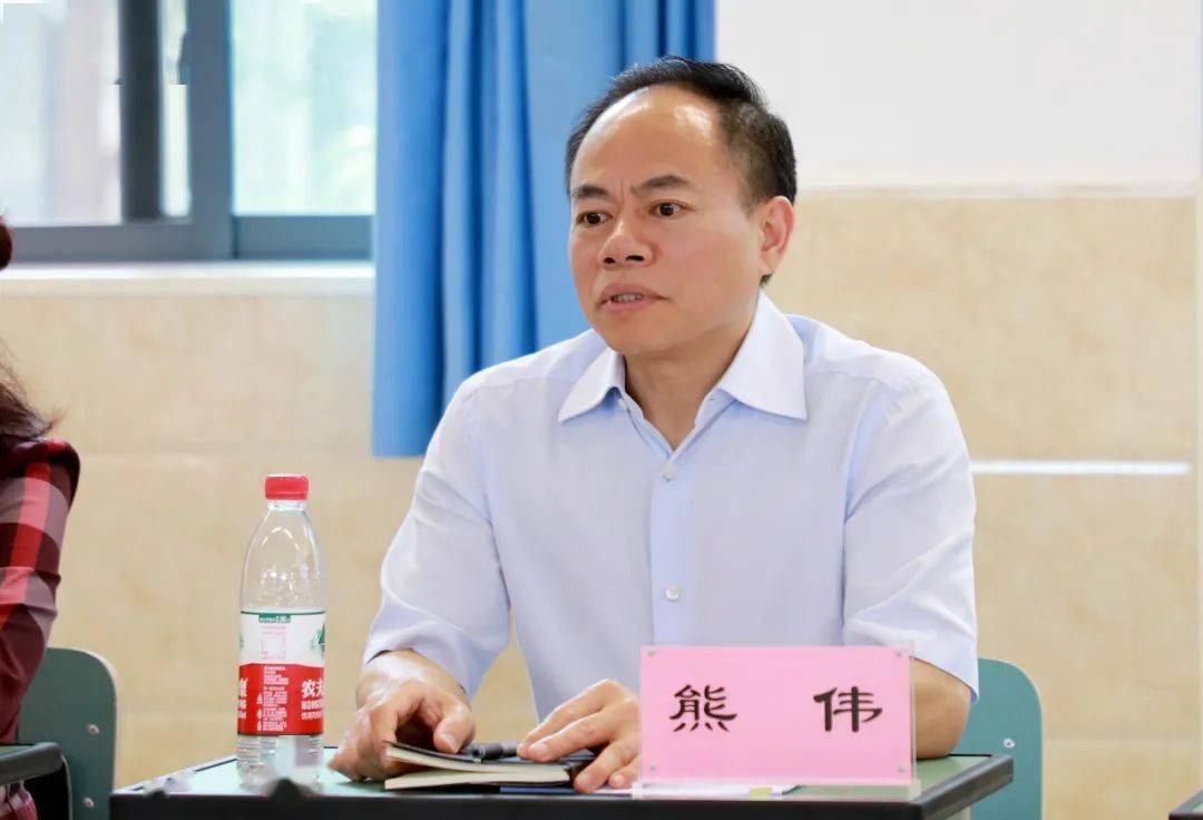 市领导走访调研乐山一中给高考学子鼓劲