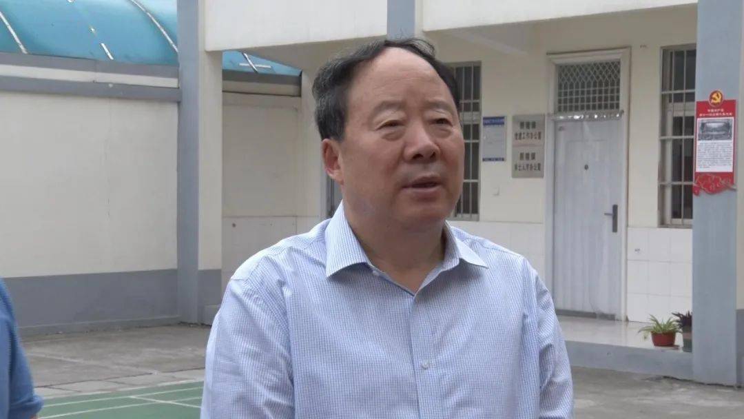 今日关注省人大常委会选任联工委主任李恩东到获嘉县调研人大工作