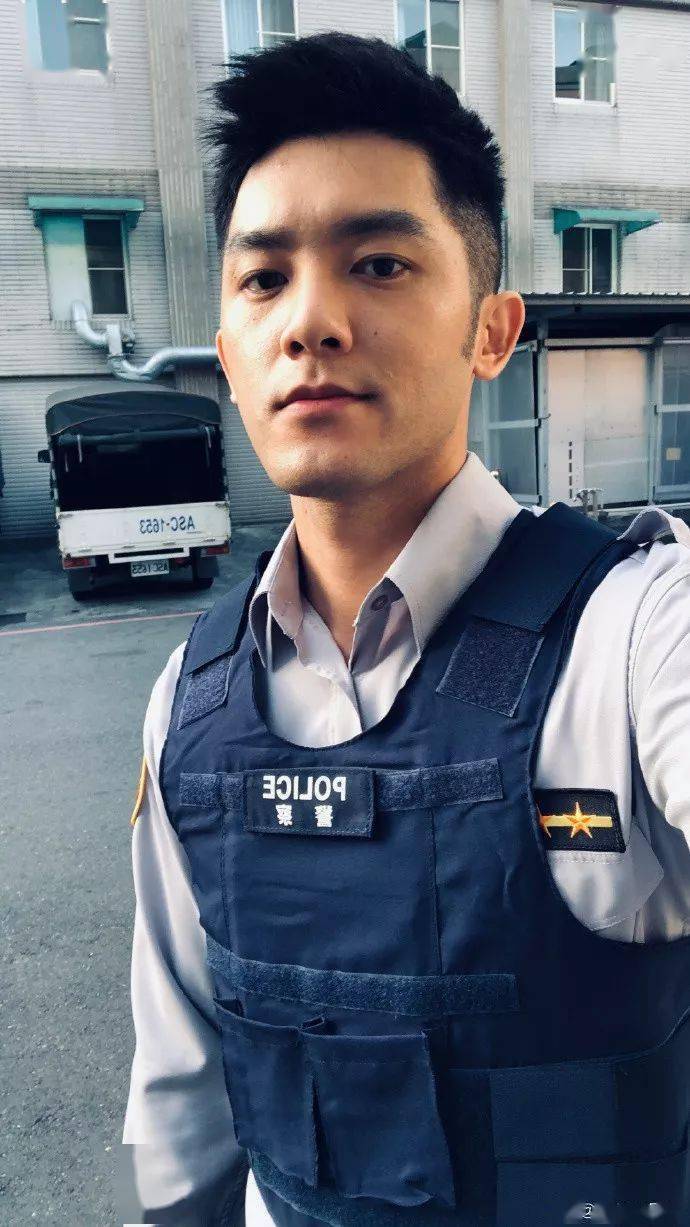 在哪儿都能吸引人目光作为台湾新生代鲜肉演员@adam冠宇08可盐可甜的