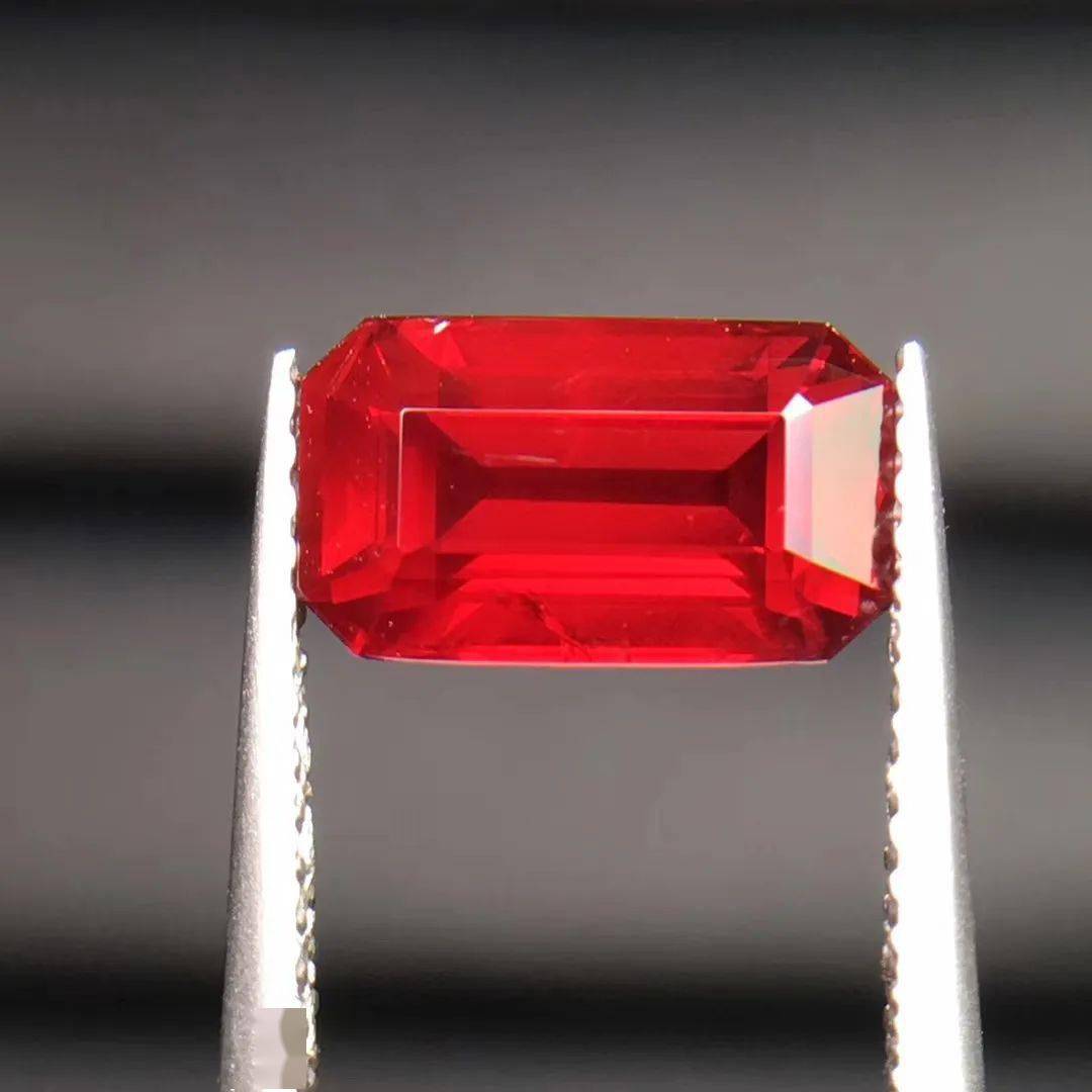 18k金镶嵌设计款吊坠.托帕石 钻石,实物比照片更好看.