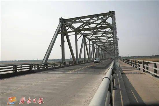 1970年12月1日,平阴黄河大桥竣工通车,成为当时黄河上第一座最大的