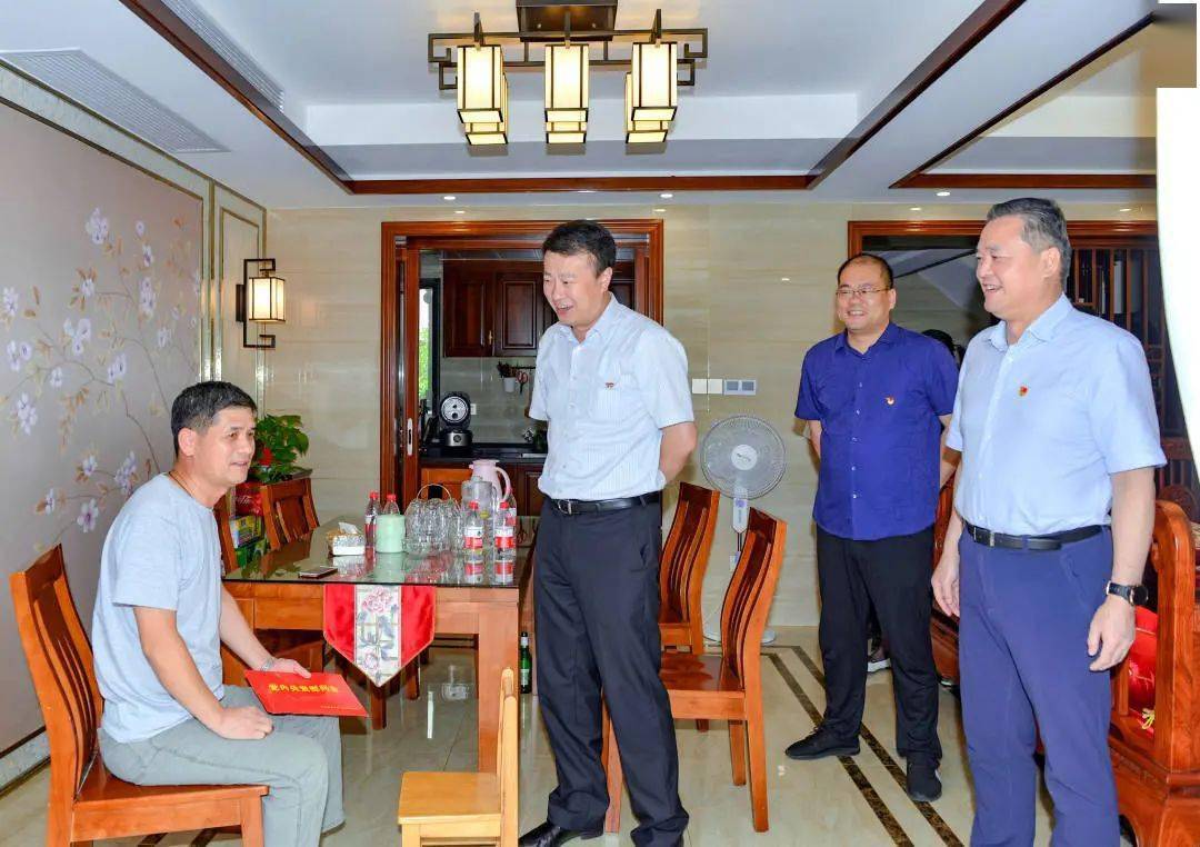 李朝阳来木渎镇走访慰问生活困难党员群众