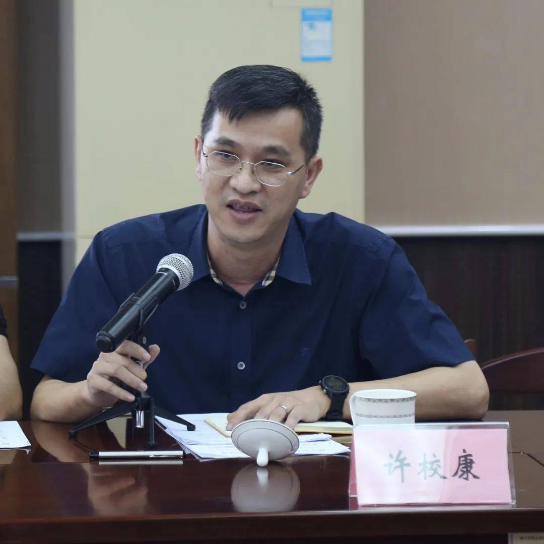 马明浩副市长代表市政府在会上表态,将更加重视市人大代表建议,加强与