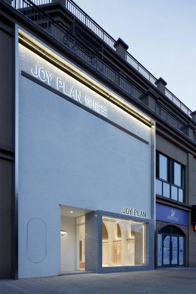 走进这家服装店,仿佛进入埃舍尔的画里