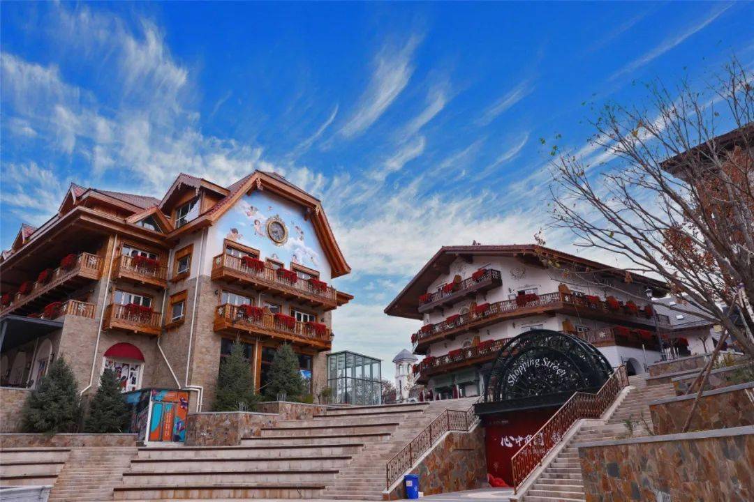 在触手可及的天空下,山谷环湖,绿林茂密,山鸟啾啾,凉风习习,19栋以