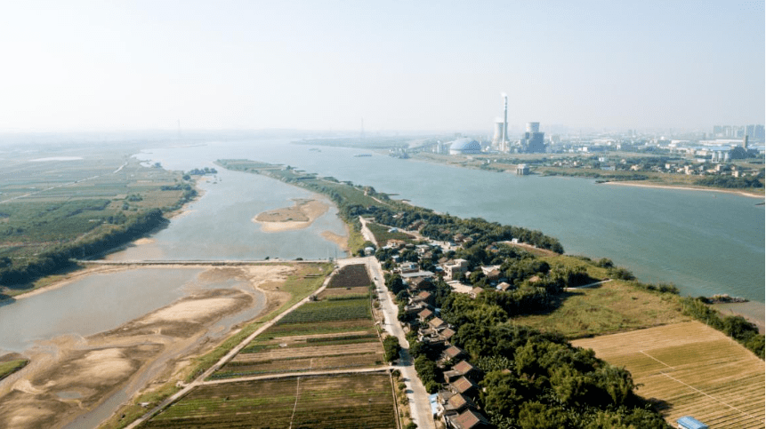 相传,有个大臣把御赐的宝剑掉落在了三水乐平这个地方