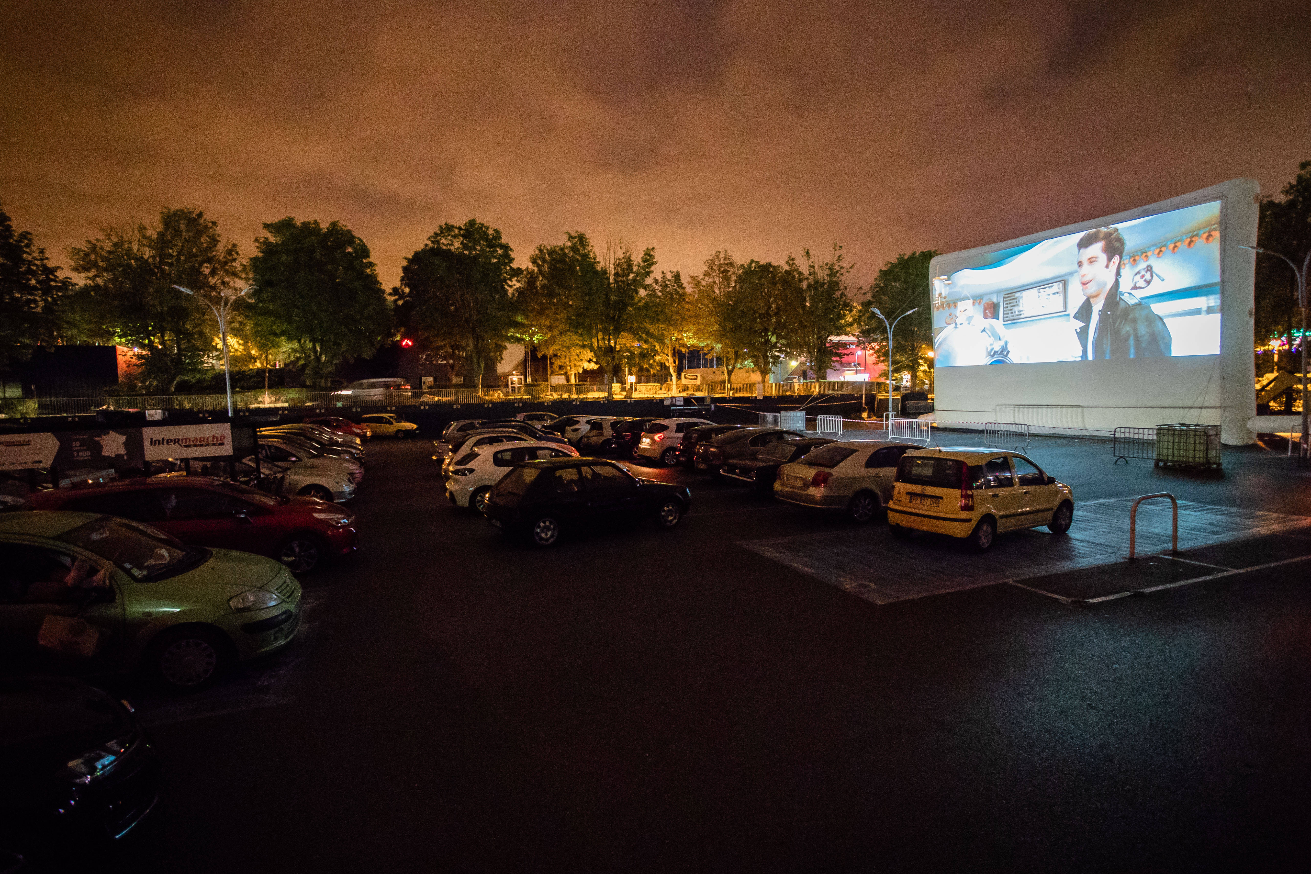 法国:周末的汽车电影院