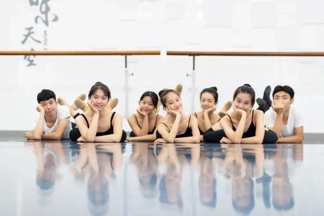 年度教师刘义堂:托举者_舞蹈