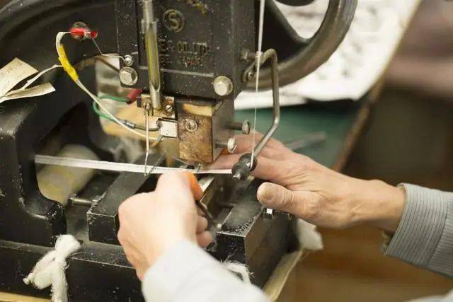 一副能用一个多世纪的眼镜源自半生都在做眼镜的鲭江匠人