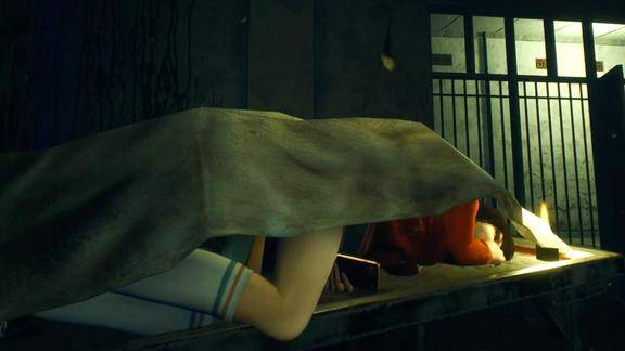 小镇惊魂2:琳达妹纸被推进了停尸间 遇到电锯医生