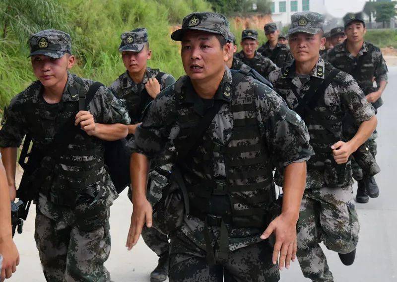 上士士官的中坚