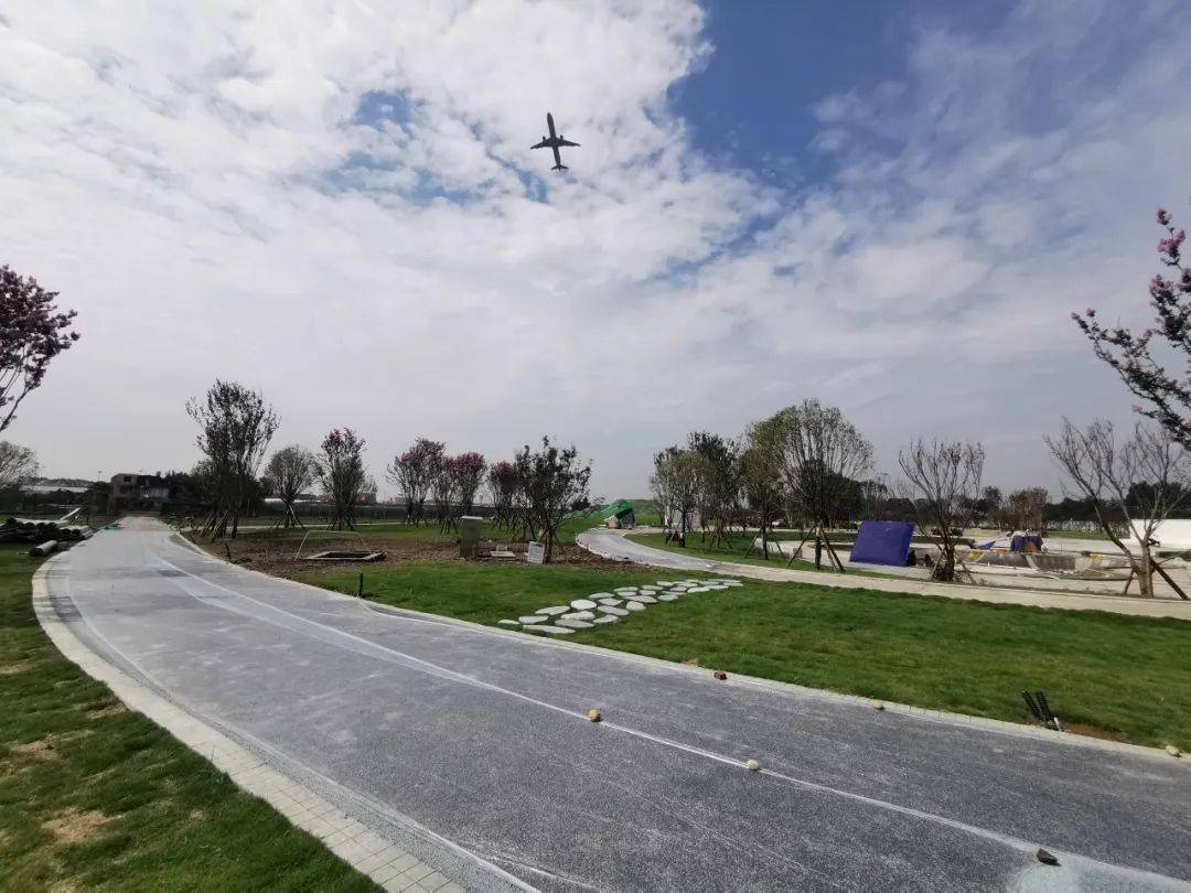 空港體育公園位於成雙大道雙流空港商務區起步區內的空港體育公園,是