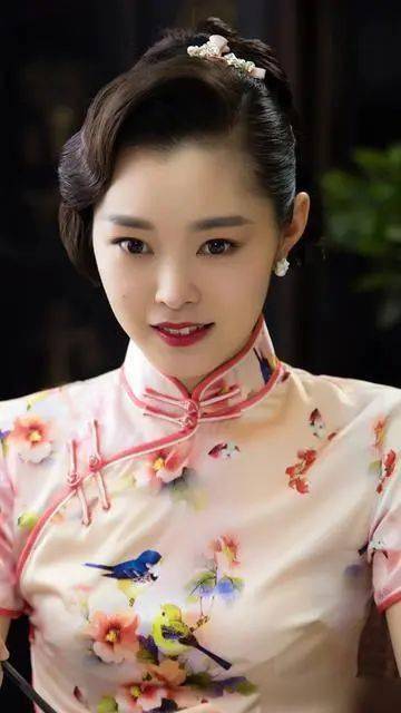 李沁才是穿旗袍的高手看她穿上旗袍感觉整个世界都变温柔了