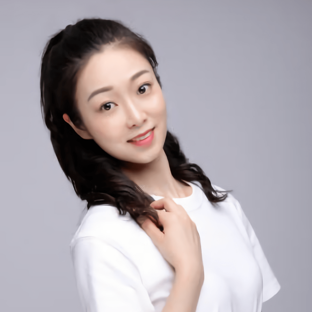 张蓉蓉老师为学员们细抠每一个动作 深入的讲解,形象的示范,张蓉蓉