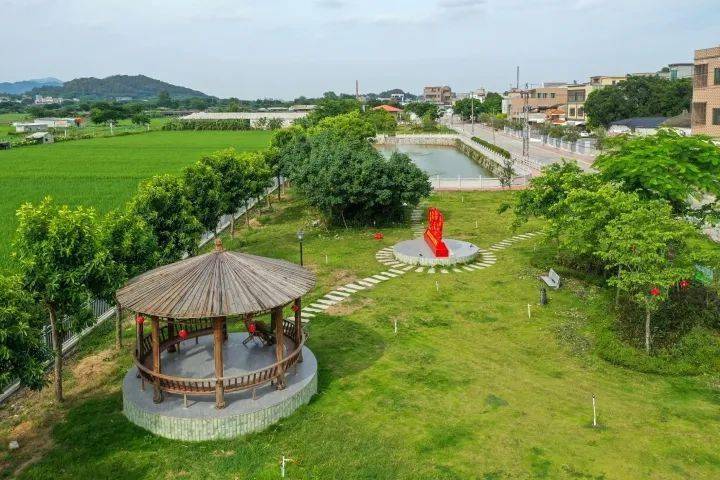 澄海溪南镇仙门村坐落于南峙山麓东侧,背倚烟楼山,西望韩江支流.