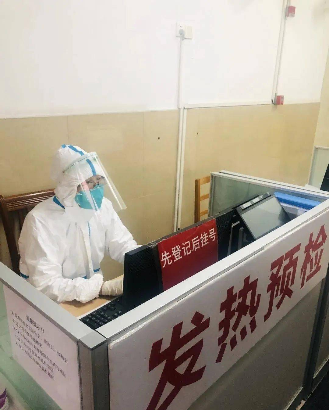 疫情至今上海市第七人民医院发热门诊的护士们始终坚守在岗位上如今