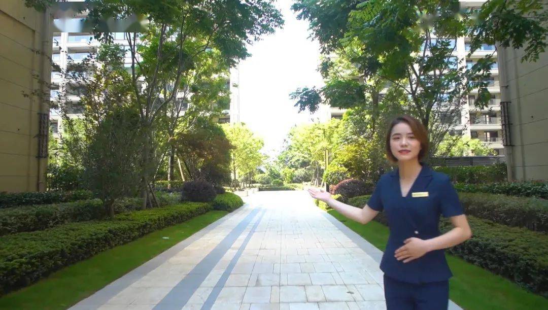 巍峨正门,售楼部前厅,单元大堂,地库,皆有豪宅物业管家礼宾,目之所及