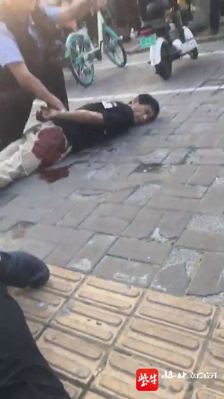 民警核查过程中遭遇暴力袭警,两名警务人员牺牲!两名嫌疑人被抓获