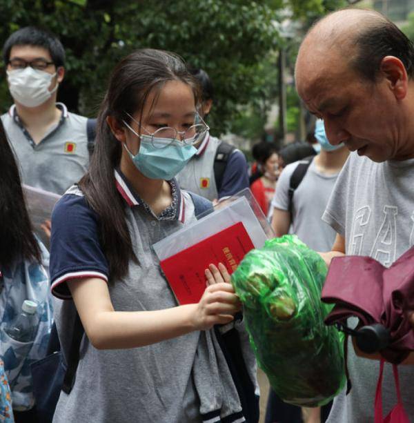 图片新闻:上海高考考点目击