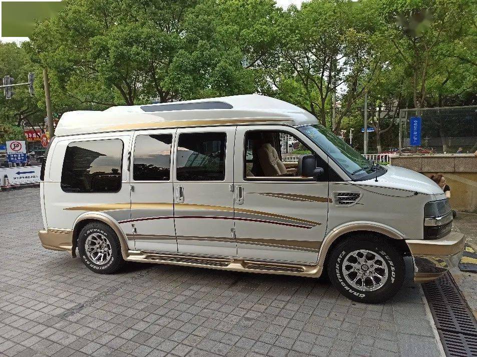 当年明星老板最爱的"百万级保姆车",凭什么输给了埃尔法?