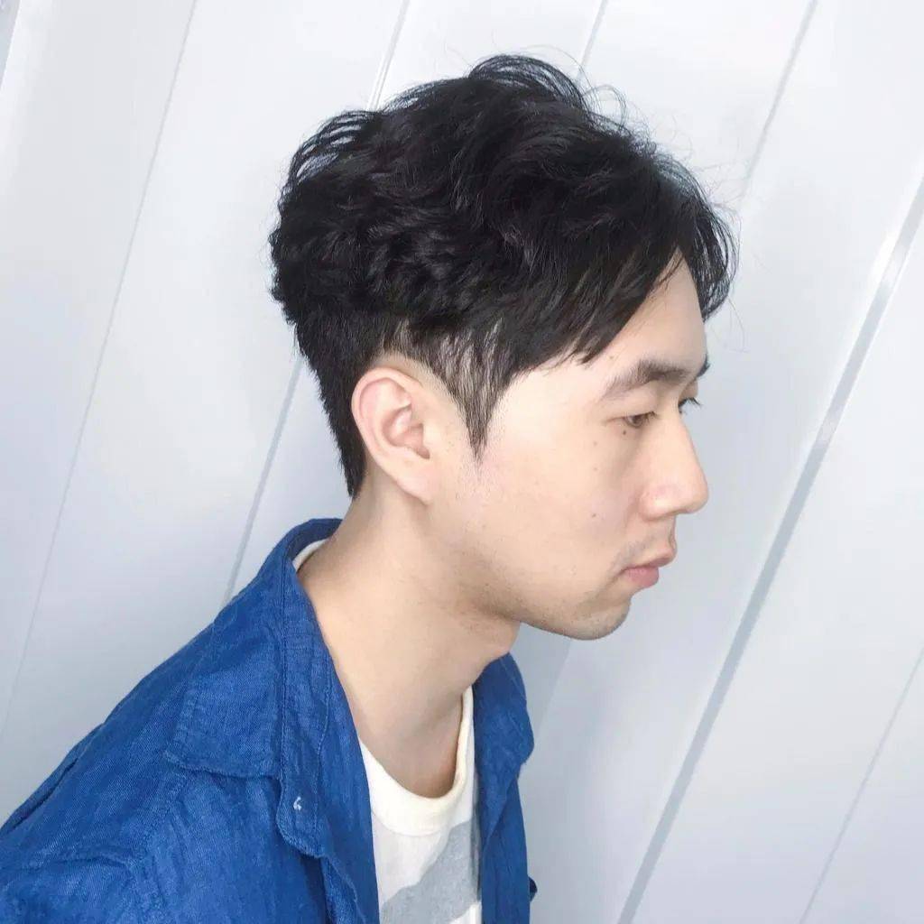 配上齐浏海呆瓜头,让本来就萌感爆棚的呆瓜头更有乖狗狗的感觉,随时都