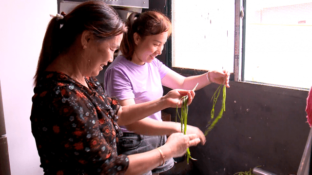刘菊花对记者感叹道,村里的井冈蜜柚合作社有稳定的分红,让父母生活有