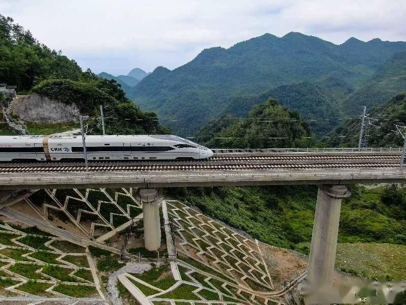 贵州:安六高铁今日开通 六盘水全面接入全国高铁网(高清组图)