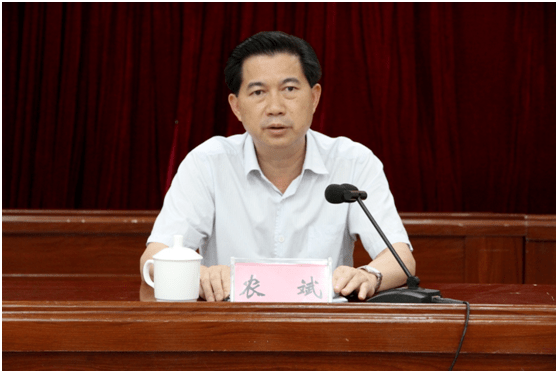 农斌指出,扶贫资金是贫困群众的救命钱,扶贫资产是贫困村,贫困户增加