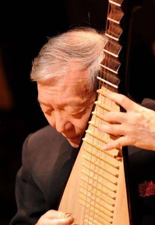 一曲十面埋伏心惊肉跳剑杀声铁马横江英雄泪