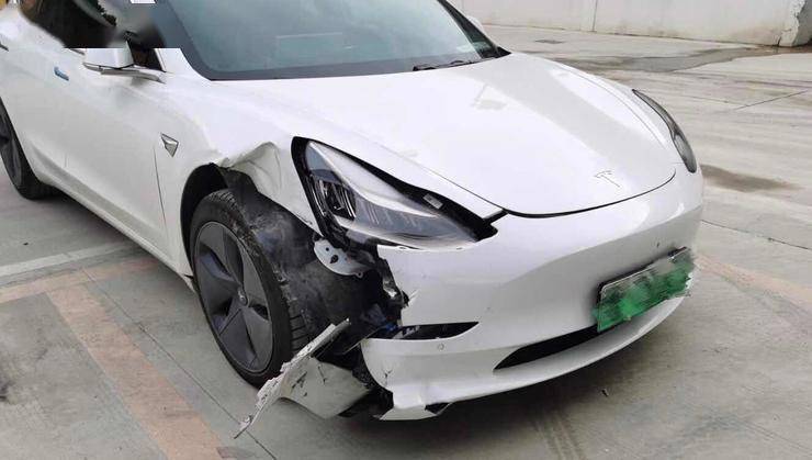 加速撞向渣土车fsd疑似减配特斯拉model3车主维权有多难
