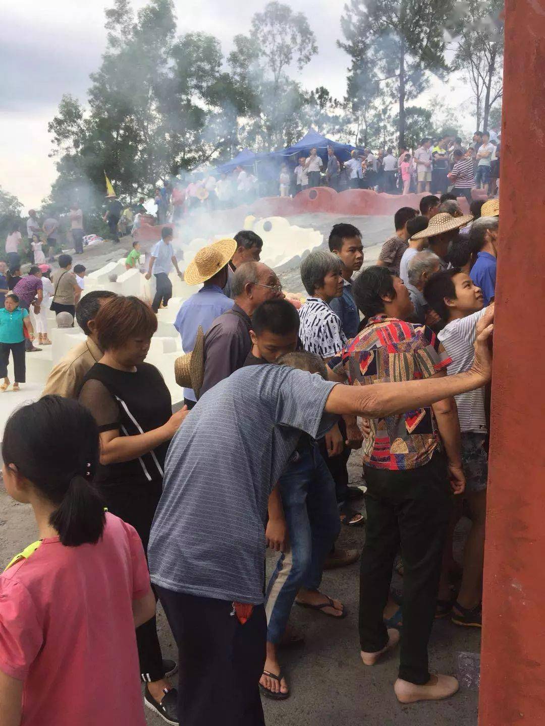 其位于五一根竹园村小河床,电白黄罗干渠(即新河)旁边,距观珠圩约3