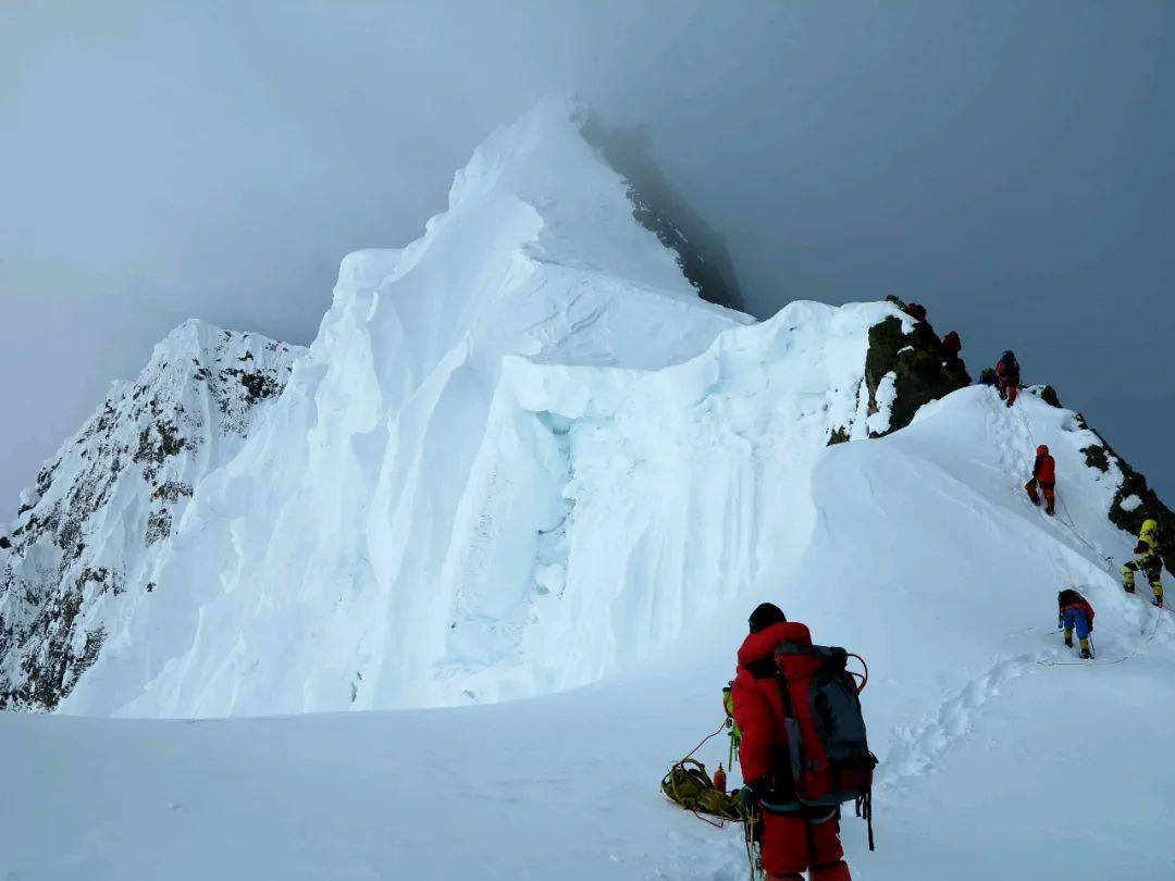 十八年登顶25座雪山向死而生的探险人生有多震撼