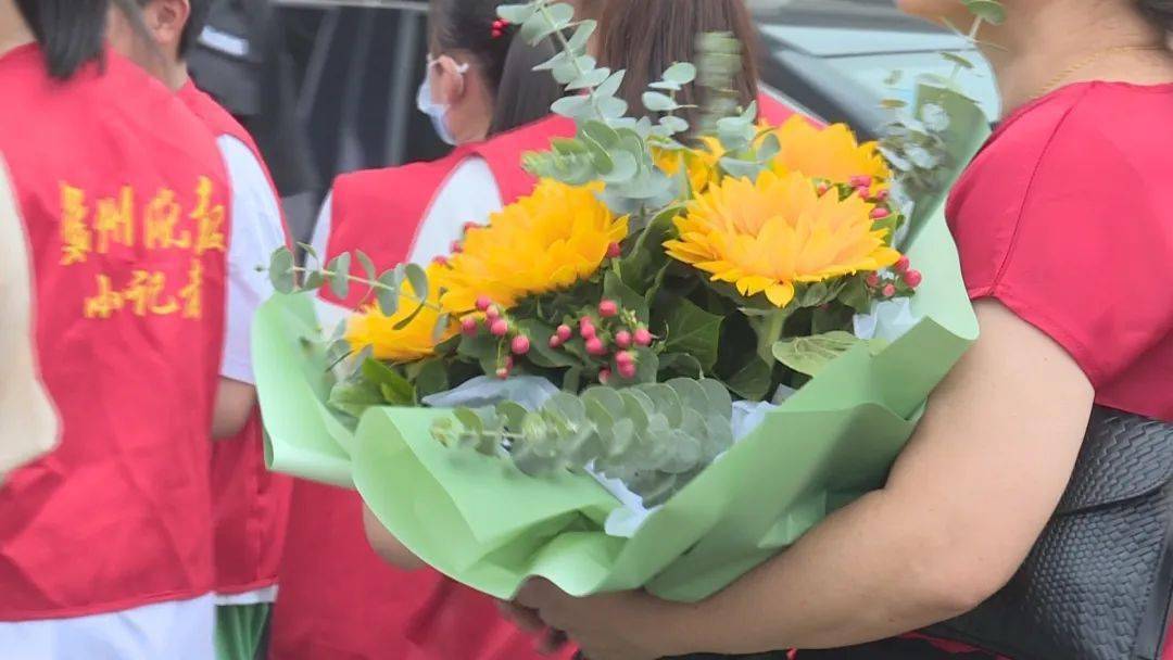 高考结束送什么花合适(高考结束送什么花合适女孩子多少钱)