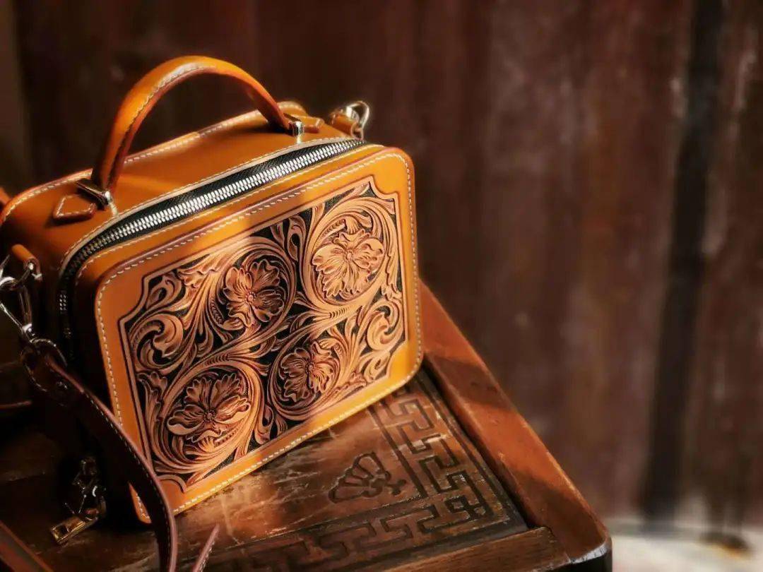 榜样正青春匠心良造青年皮具师