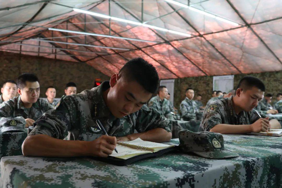 会议主要进行了主题教育备课示教,官兵实际问题研讨交流,理论与心战