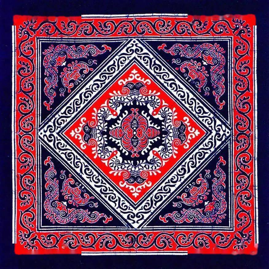 自然纹样中的植物纹有菊花,莲花,桃花,兰花,牡丹等纹样,动物纹有牛,龙